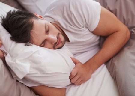 چه عواملی باعث بی‌خوابی‌های شبانه می‌شود؟