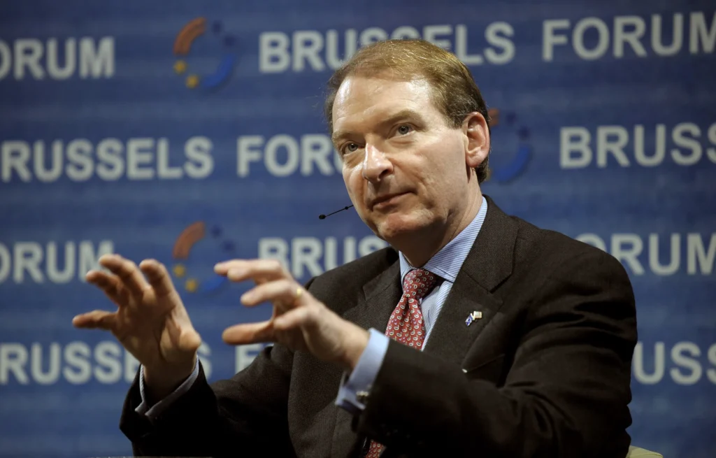 لورس :رئیس جدید SEC کیست؟ آشنایی با بزرگترین طرفدار ارزهای دیجیتال در دولت آمریکا