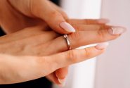 لورس :روش‌های تنگ کردن انگشتر؛ راهکارهای اصولی برای اندازه‌کردن دقیق حلقه طلا